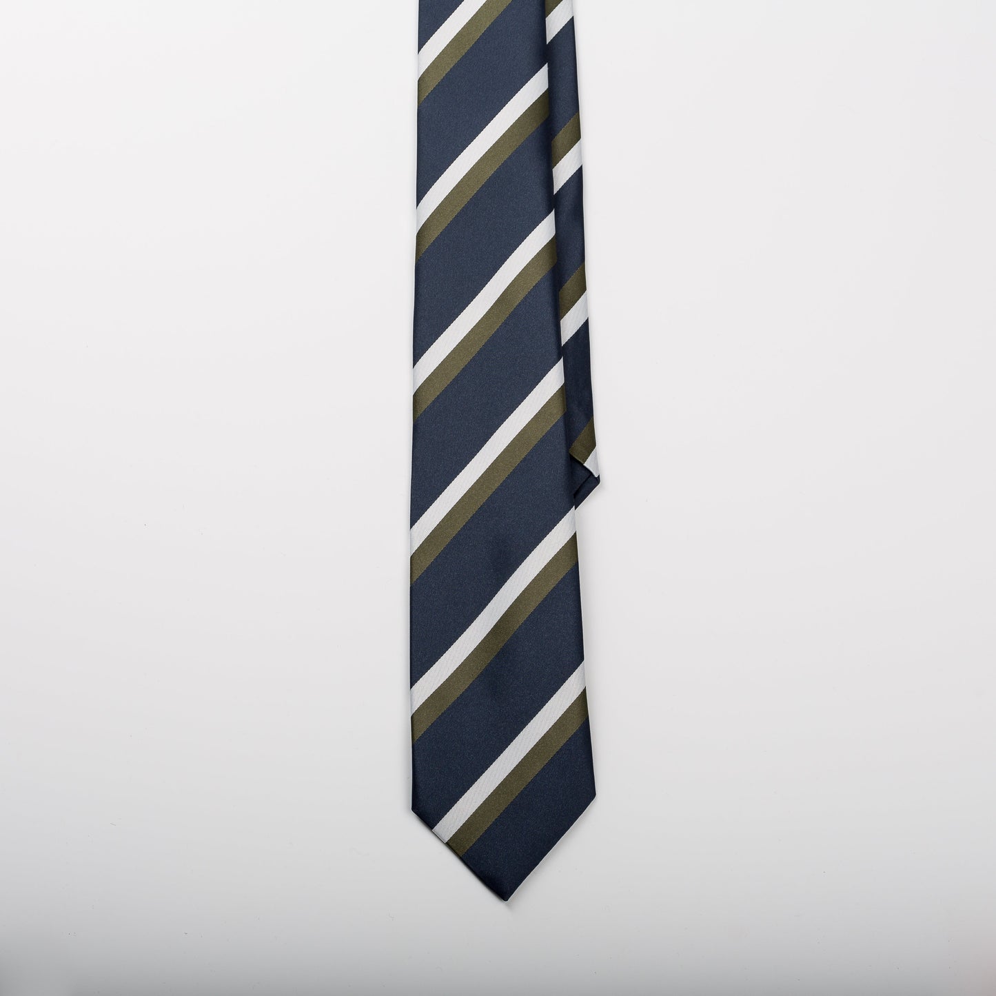 La cravate à rayures